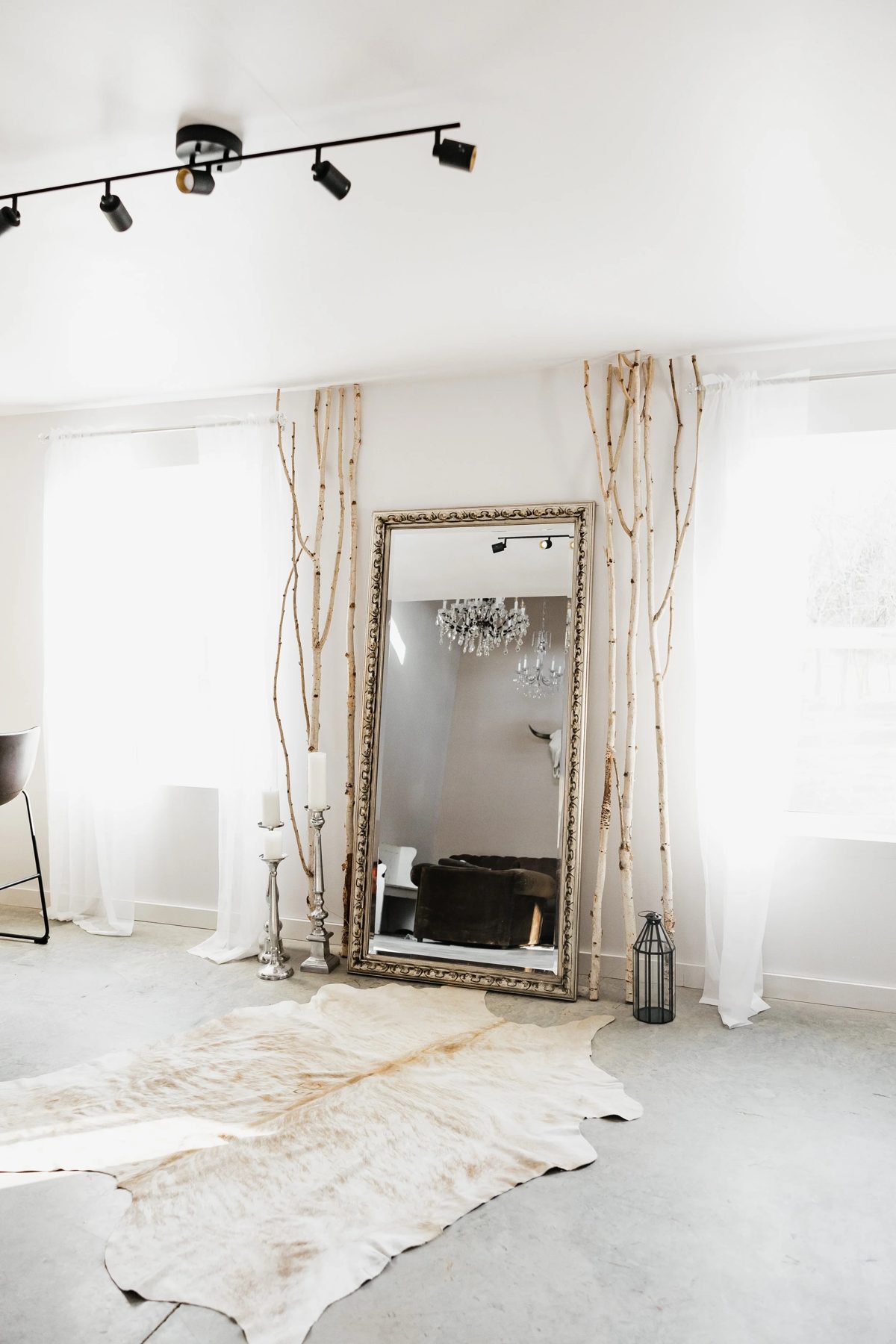 Bride's reflection in the Stonewall Ranch bridal suite mirror