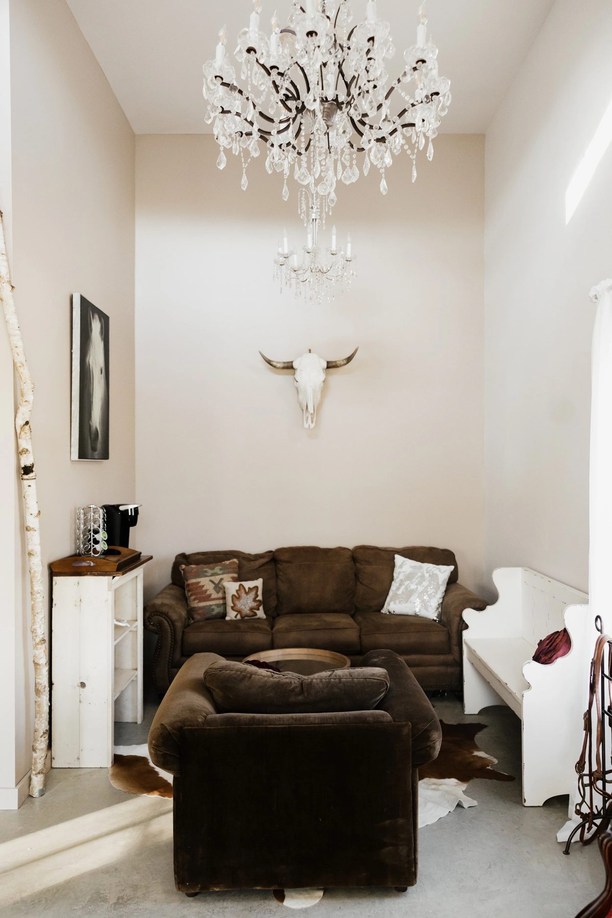 Getting-ready nook in the bridal suite